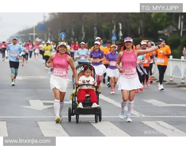 8000余人逐梦长江岸 2025重庆涪陵白鹤梁半程马拉松鸣枪开跑